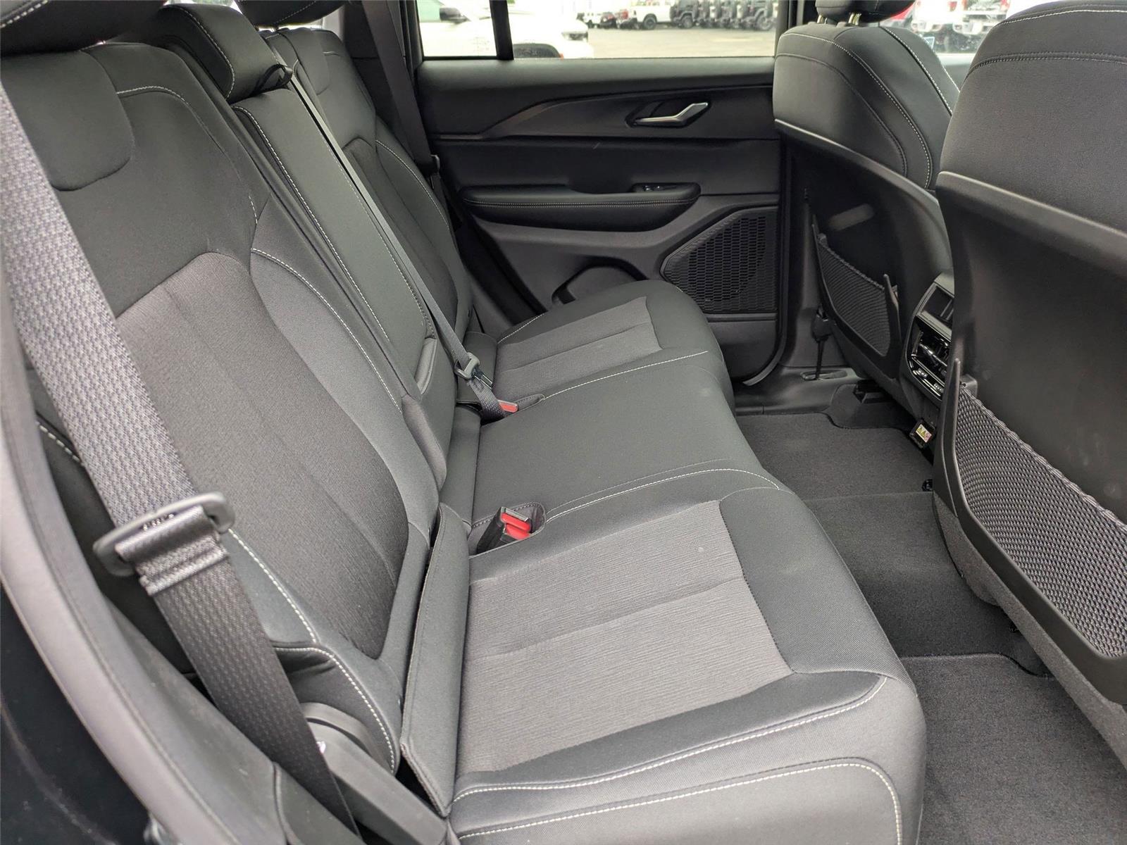2025 Jeep Grand Cherokee Laredo X photo 25