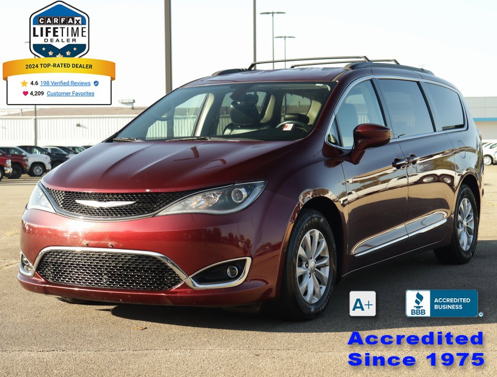 2017 Chrysler Pacifica Touring L photo 3