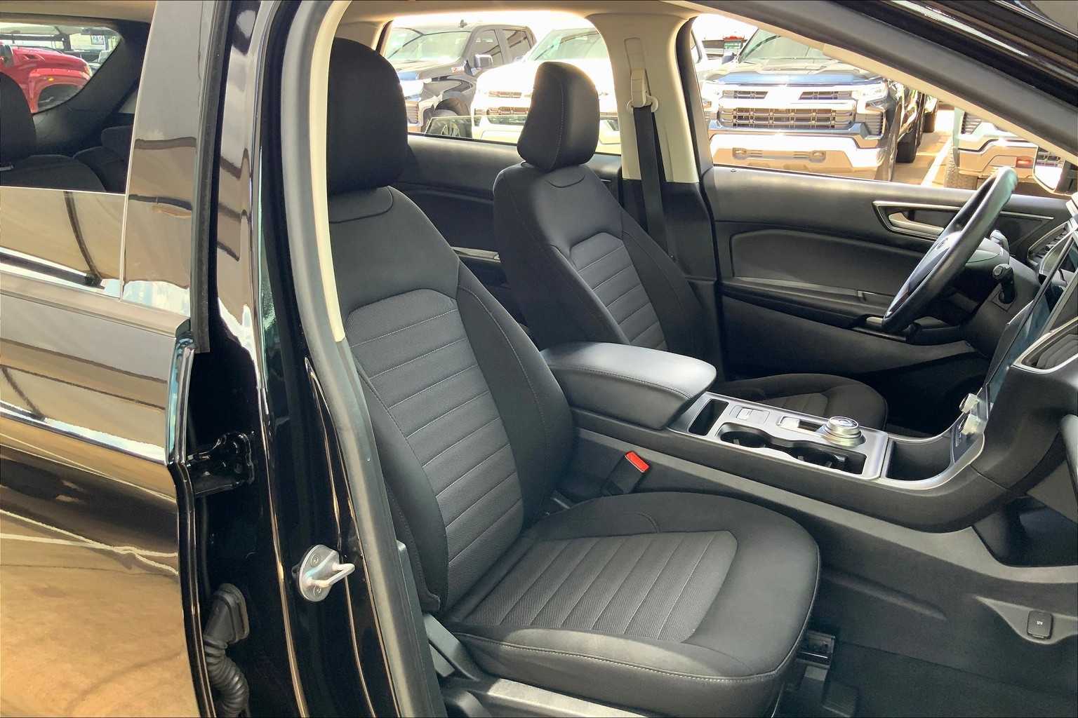 2022 Ford Edge SE photo 16
