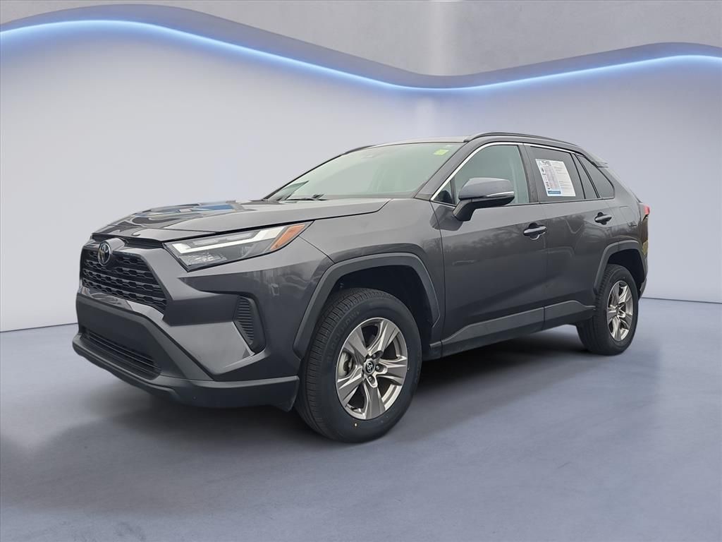 2022 Toyota RAV4 XLE's photo