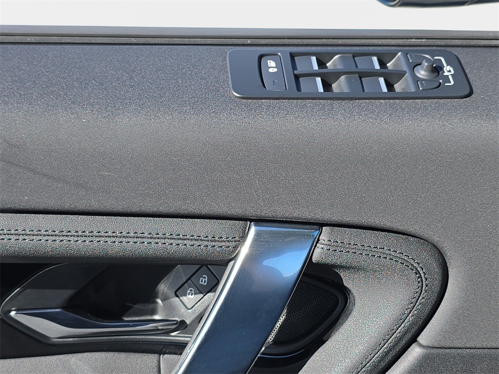 2023 Land Rover Discovery Sport S photo 28