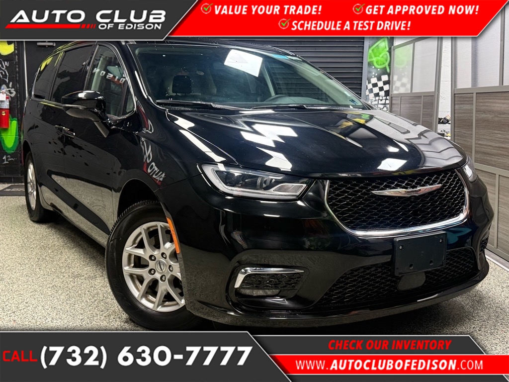 2024 Chrysler Pacifica Touring L's photo