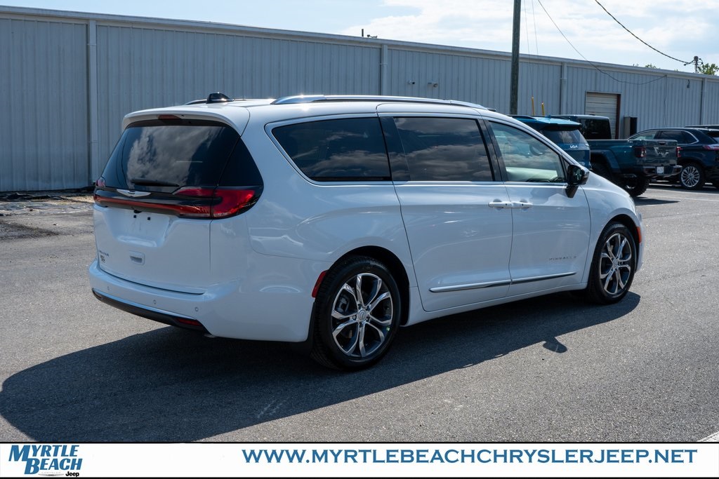 2026 Chrysler Pacifica Pinnacle photo 4