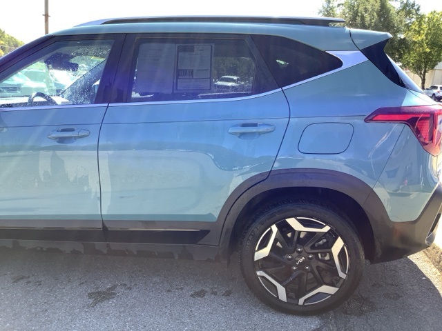 2024 Kia Seltos SX photo 9