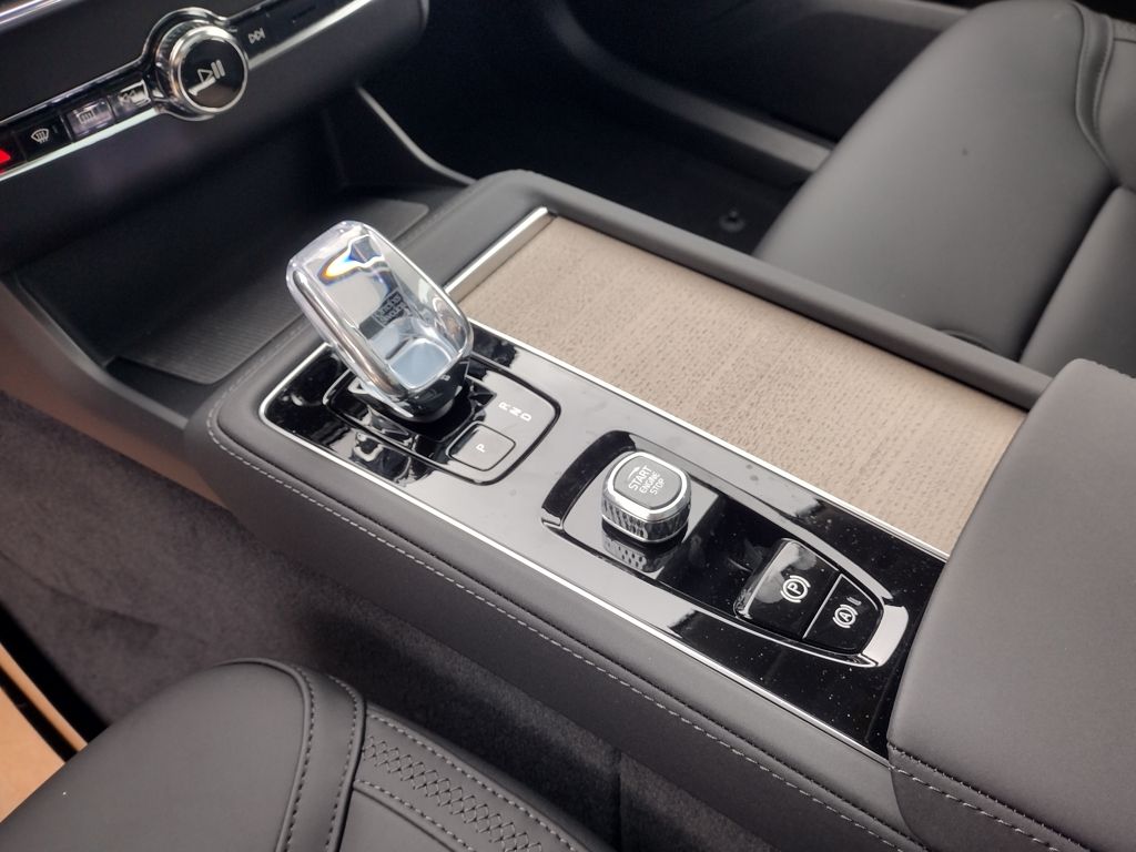 2026 VOLVO XC90 - Image 17