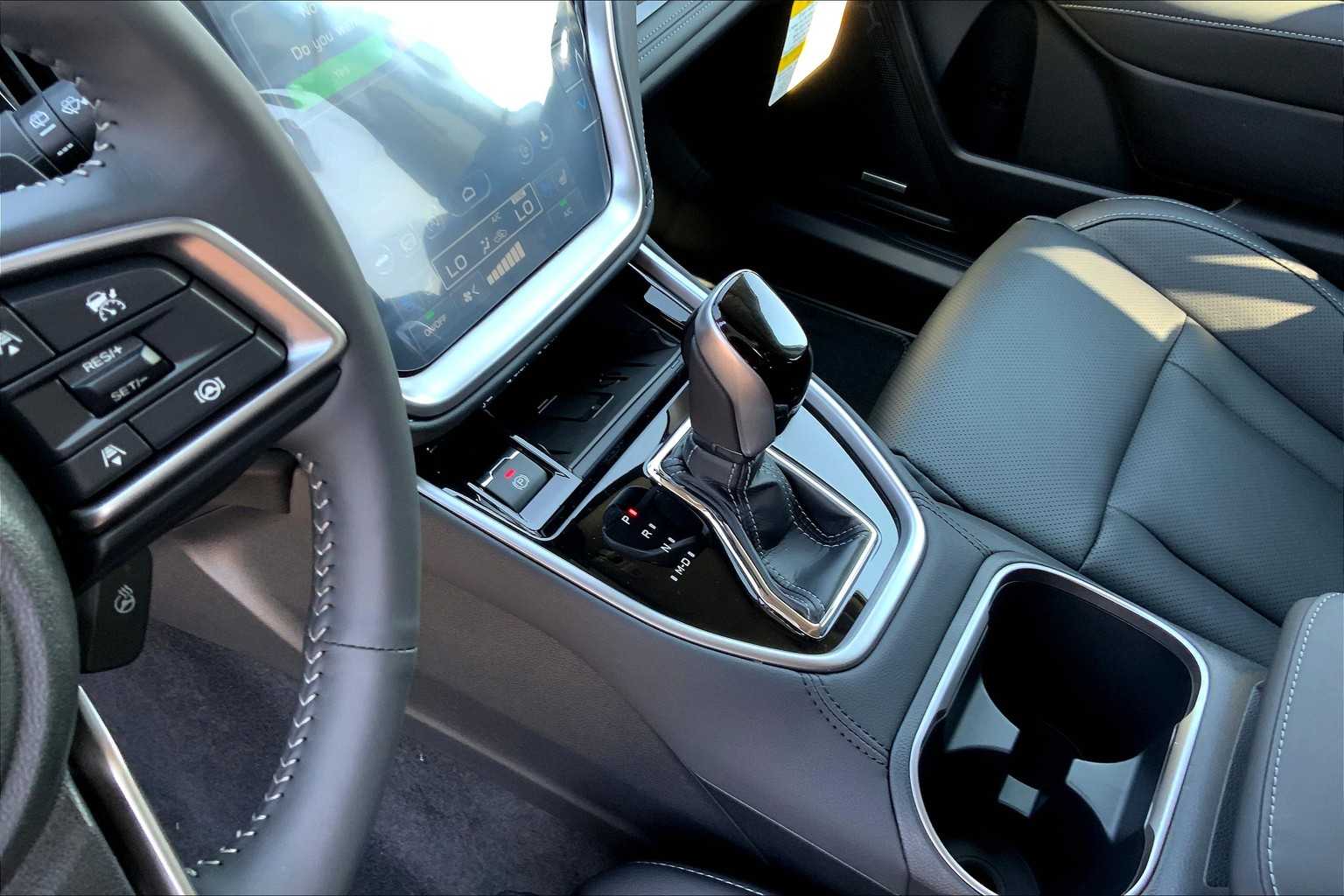 2025 Subaru Outback Touring photo 7