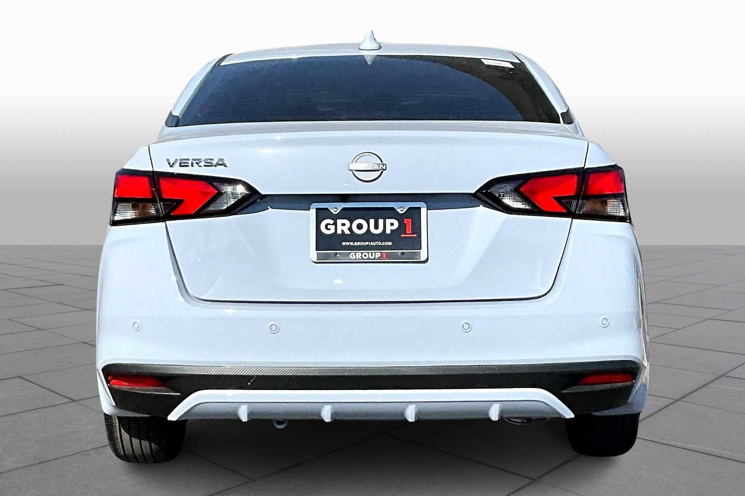 2025 Nissan Versa SV photo 4