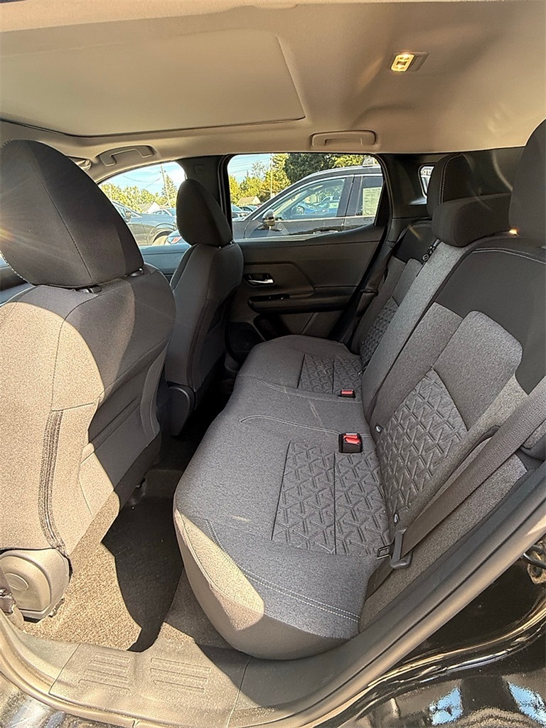 2025 Nissan Kicks SV photo 7