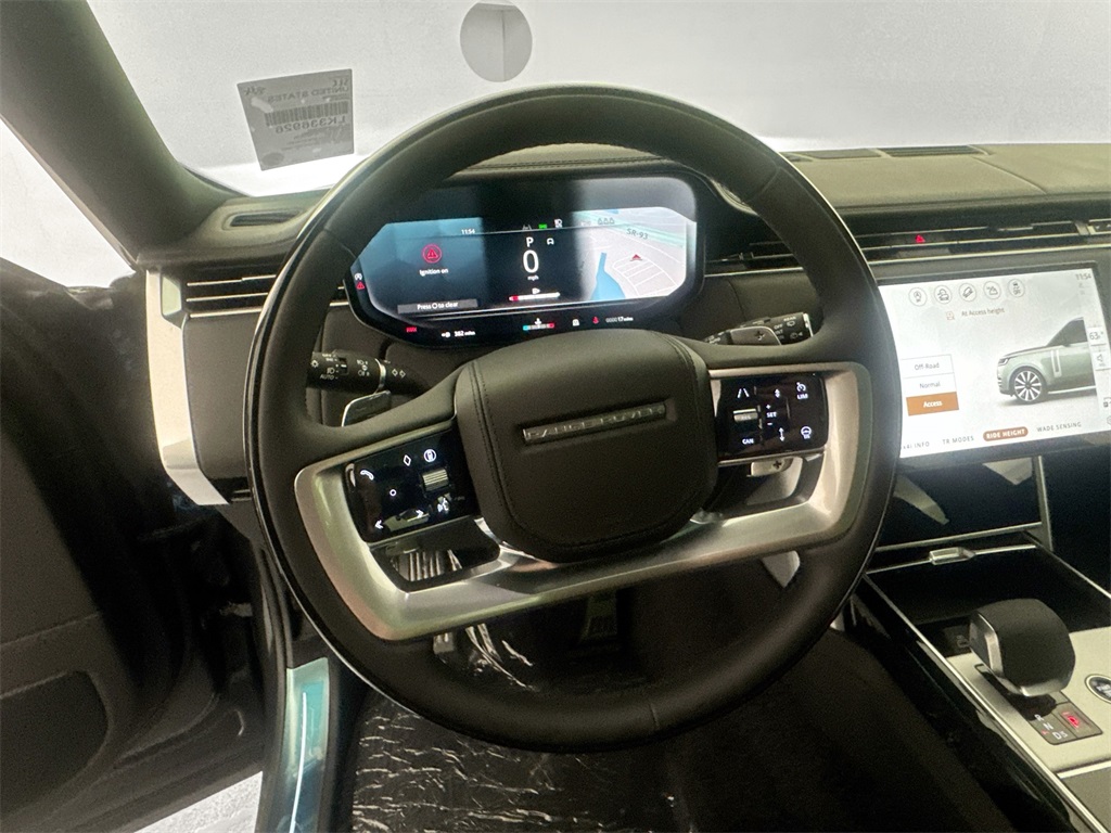 2025 Land Rover Range Rover SE photo 11