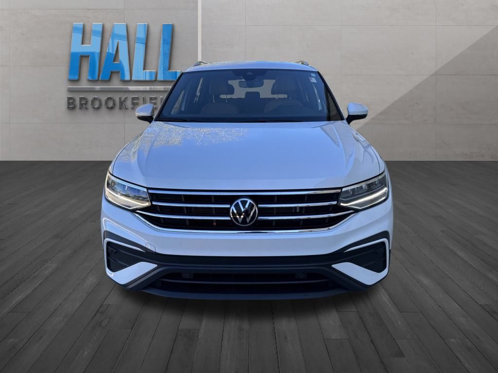 2023 Volkswagen Tiguan SE photo 2