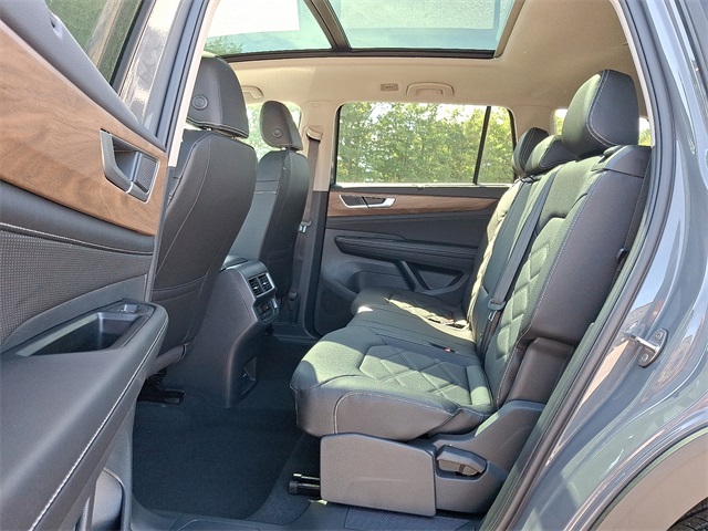 2026 Volkswagen Atlas SE Technology photo 3