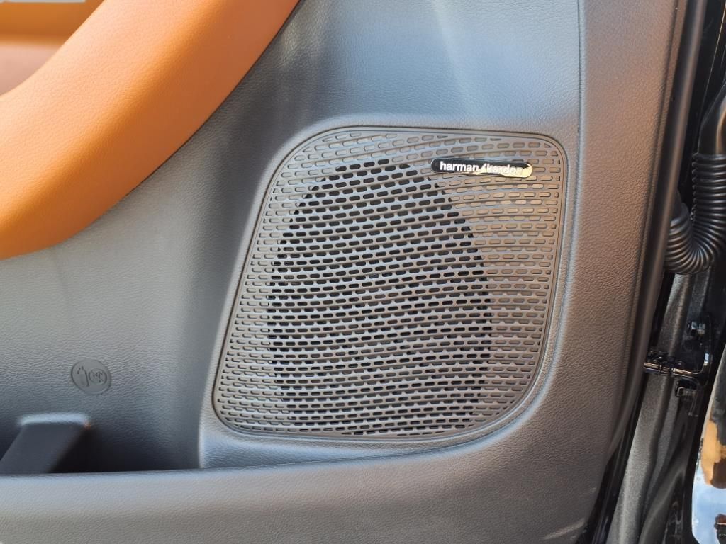 2026 Chrysler Pacifica Pinnacle photo 14