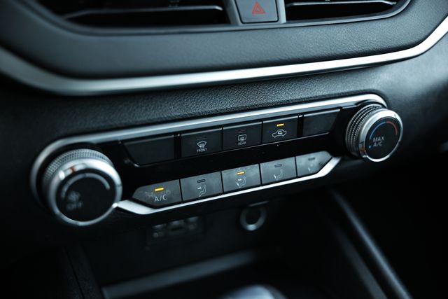 2022 Nissan Altima 2.5 SV photo 35