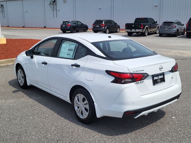 2025 Nissan Versa 1.6 S photo 2