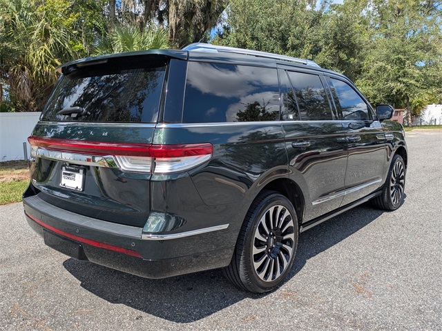 2023 Lincoln Navigator Black Label photo 3