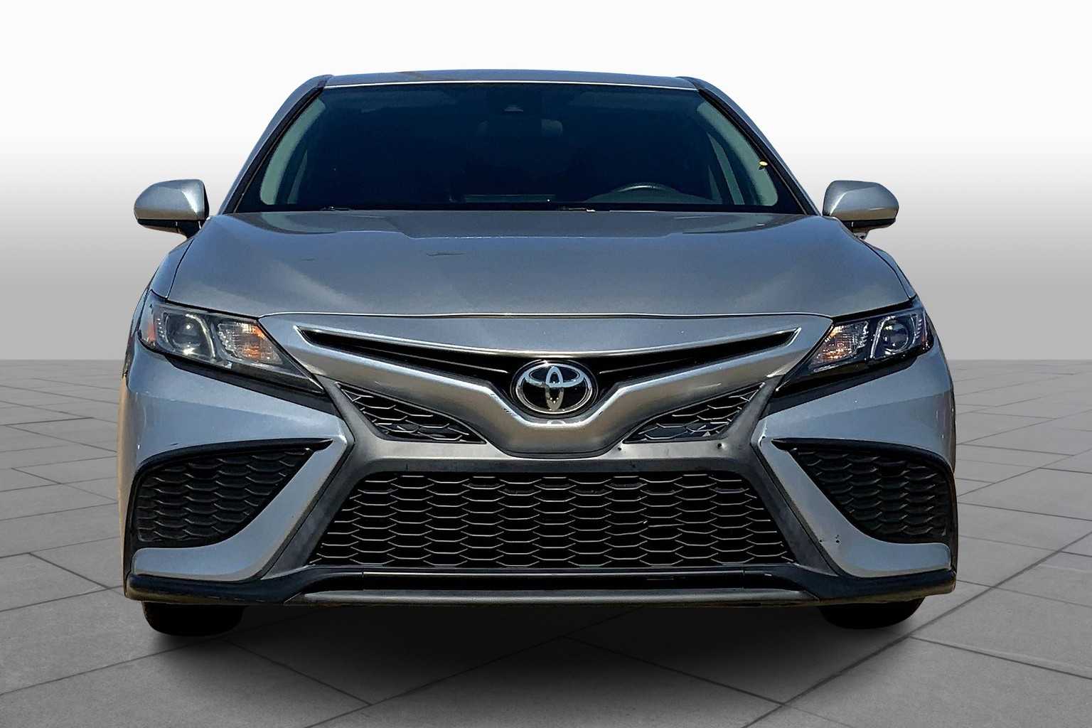 2021 Toyota Camry SE photo 3