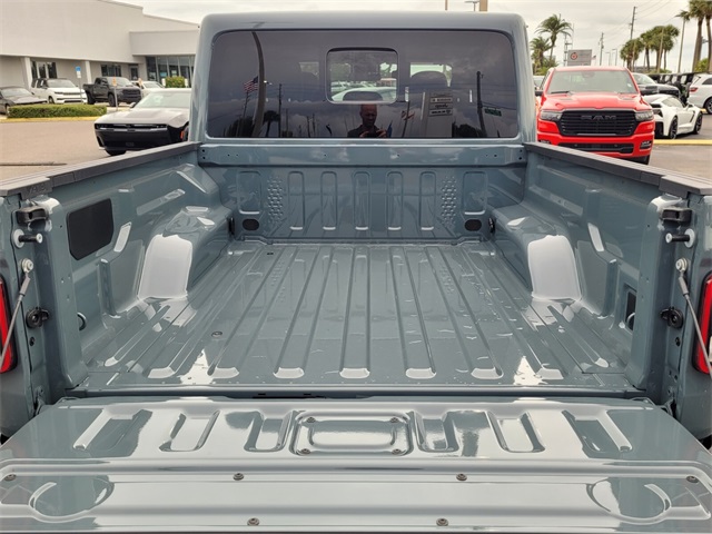 2025 Jeep Gladiator Sport S photo 3