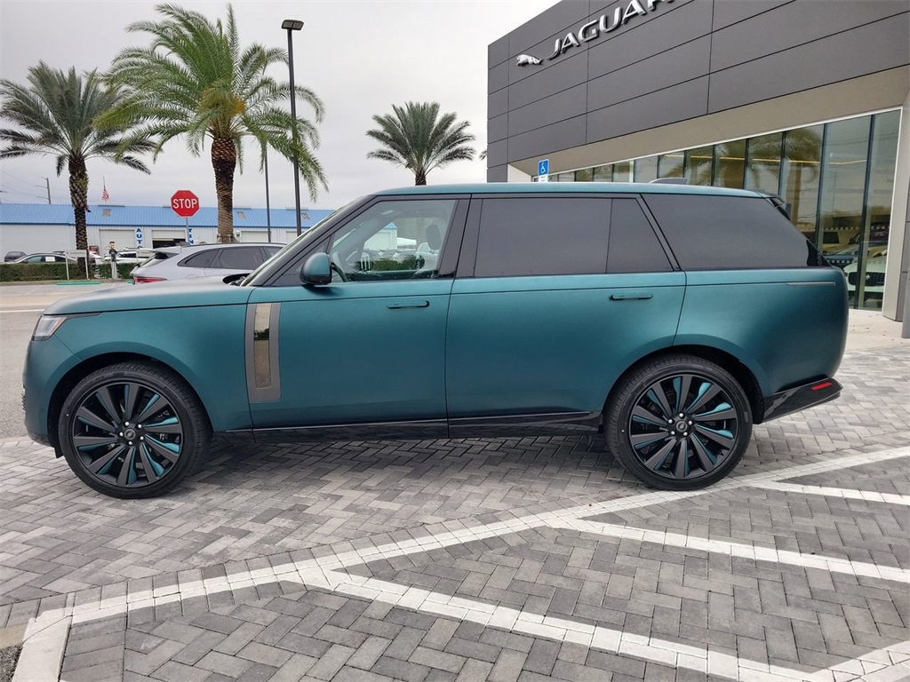 2025 Land Rover Range Rover SV photo 2
