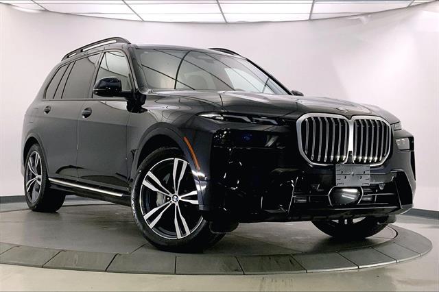 2023 BMW X7 40i's photo