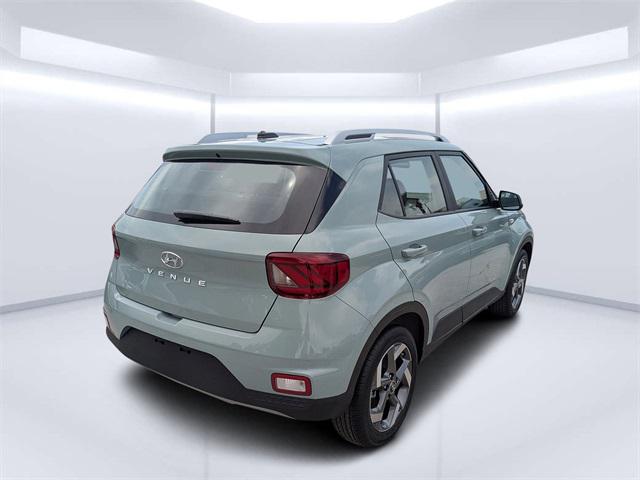 2025 Hyundai Venue Limited photo 3