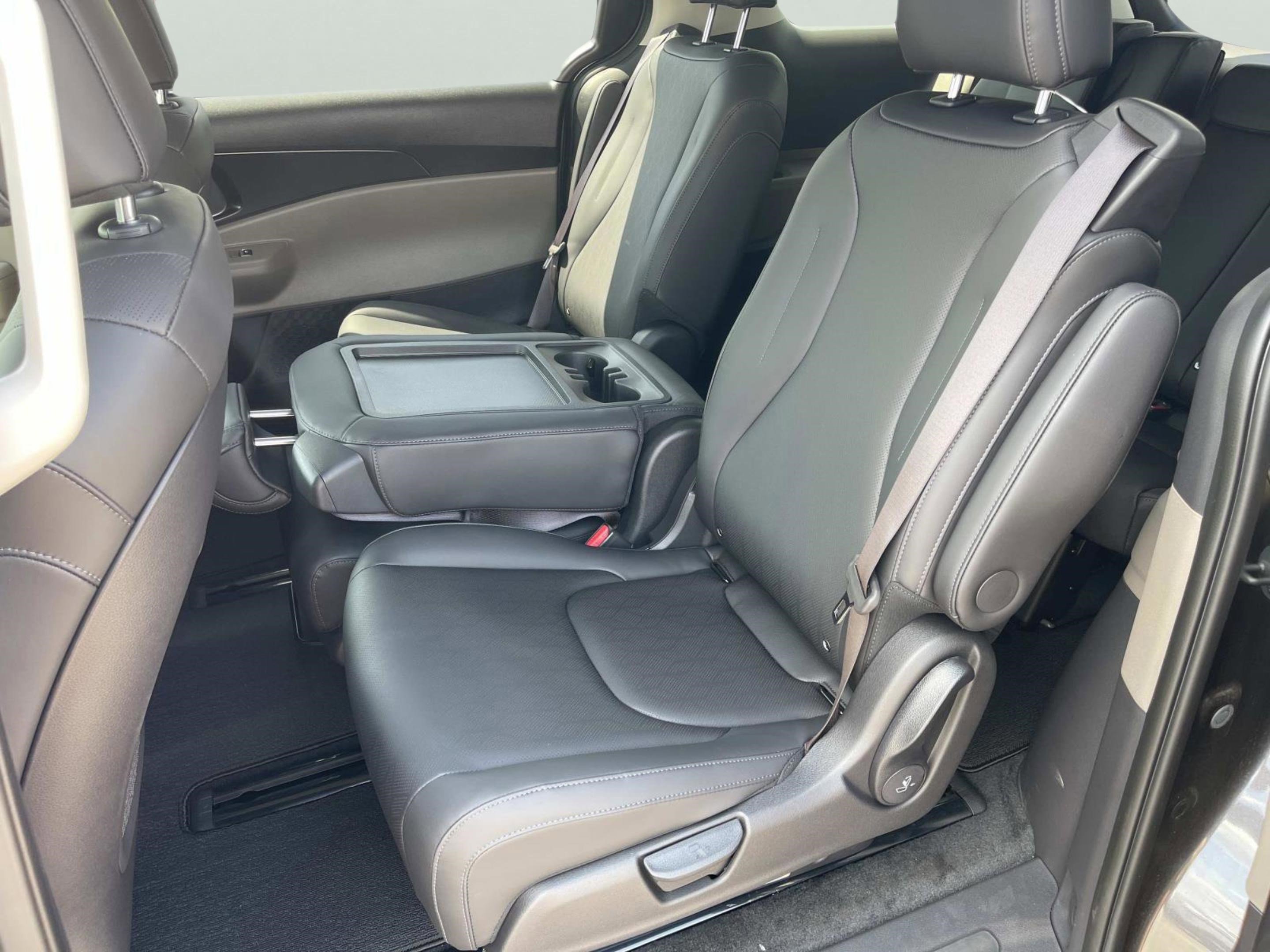 2025 Kia Carnival LXS photo 13