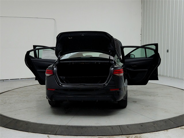 2025 Nissan Sentra SV photo 13