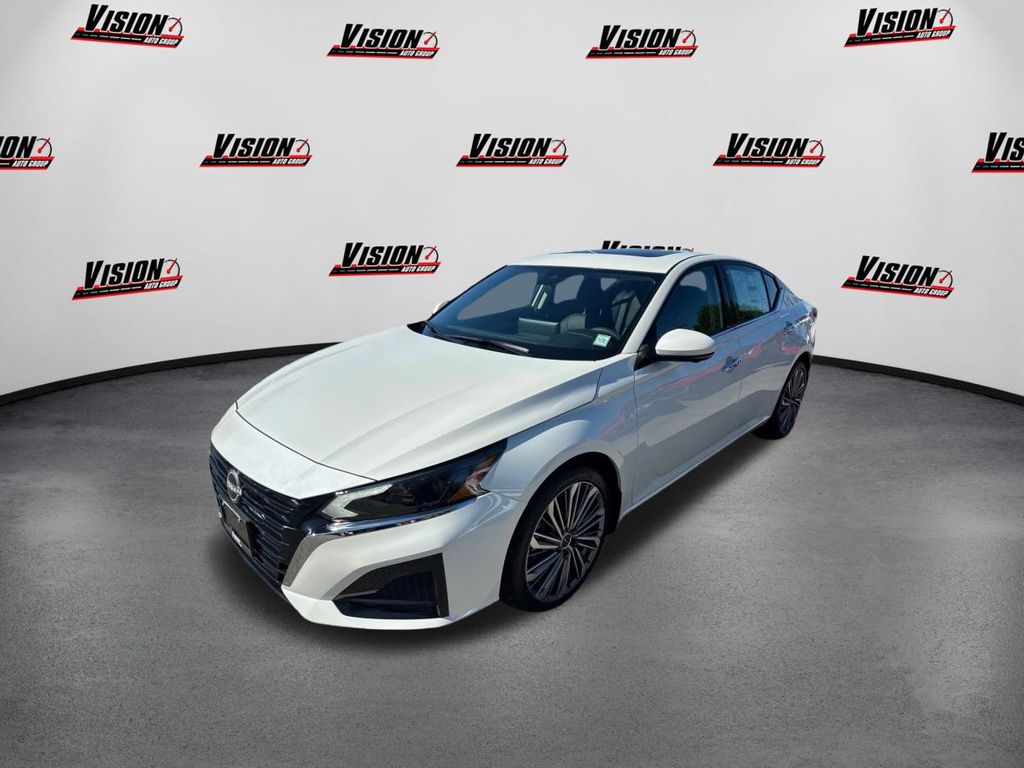 2025 Nissan Altima SL's photo