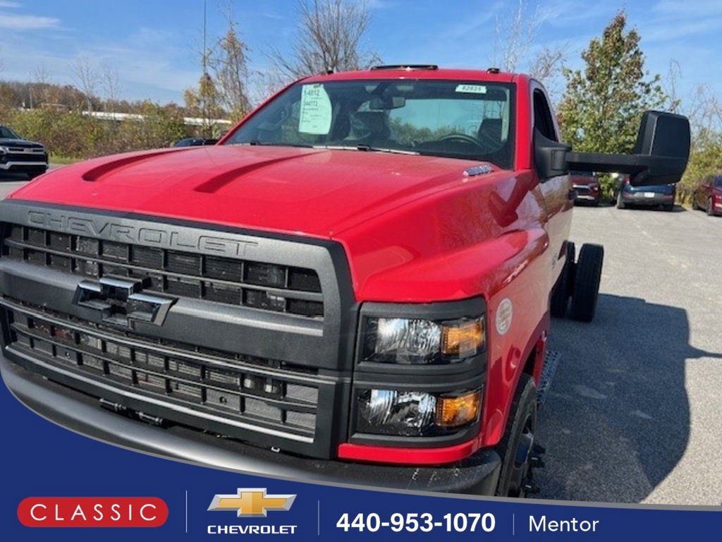 2024 Chevrolet Silverado 4500 Medium Duty Chassis Cab Work Truck's photo