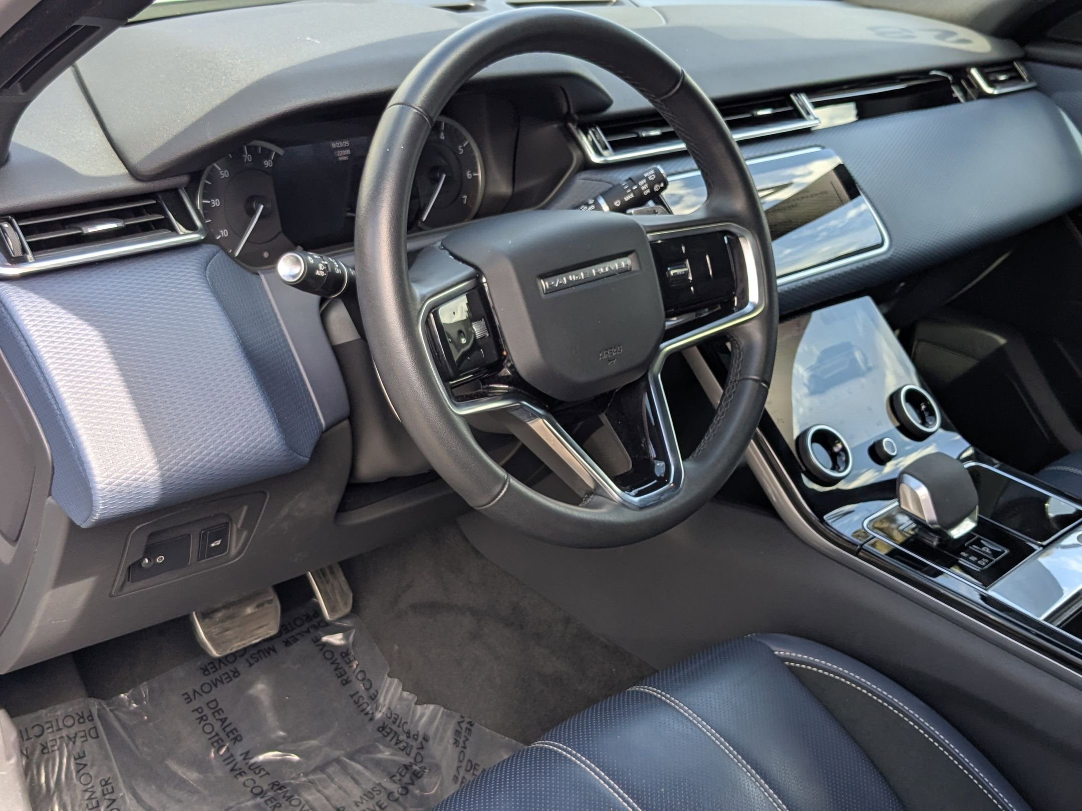 2023 Land Rover Range Rover Velar R-Dynamic S photo 9