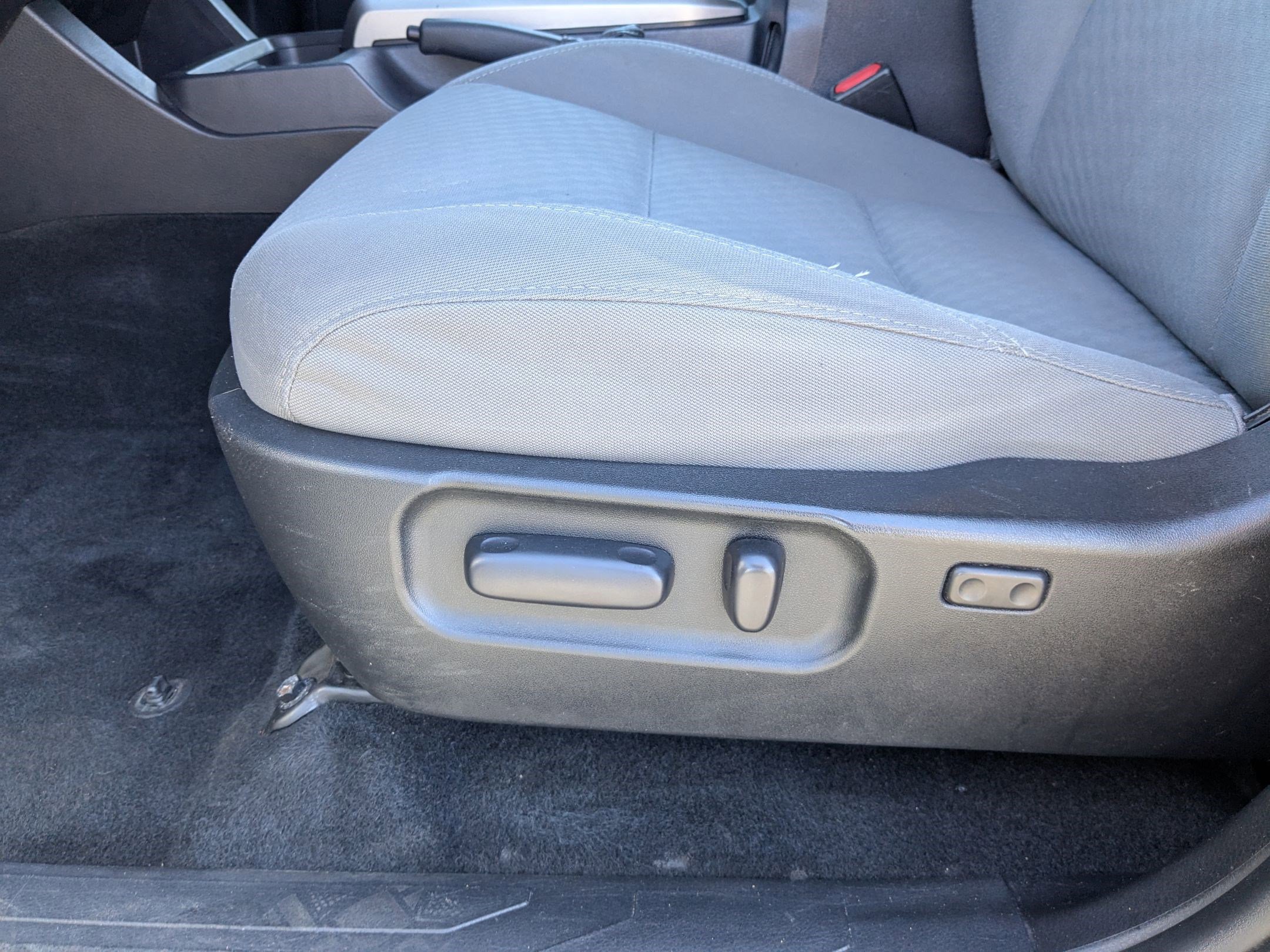 2020 Toyota Tacoma SR5 photo 24