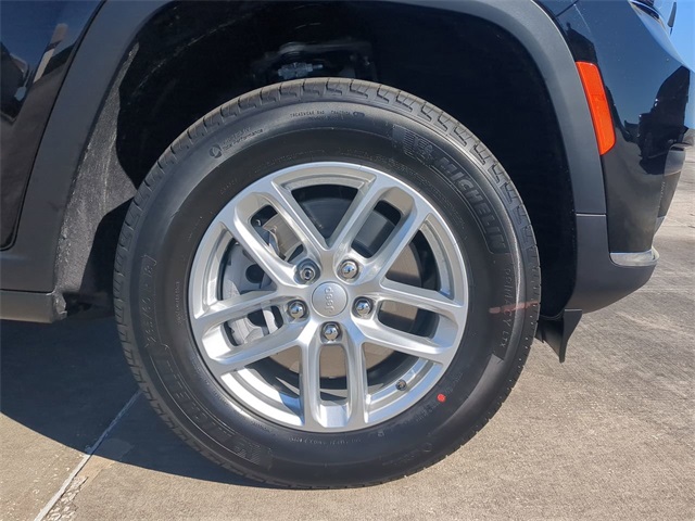 2025 Jeep Grand Cherokee Laredo Altitude photo 10