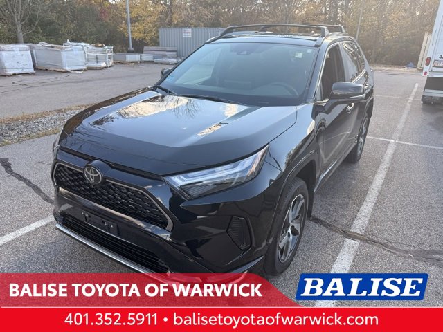 2025 Toyota RAV4 SE's photo