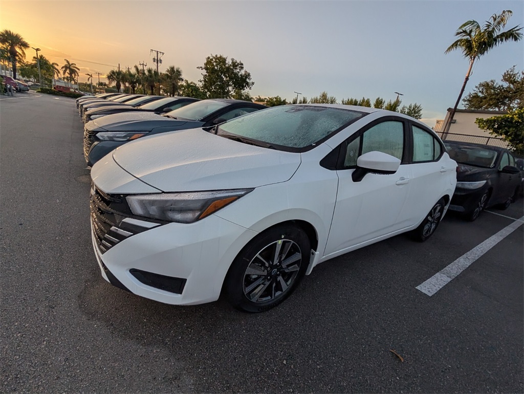 2025 Nissan Versa 1.6 SV photo 3
