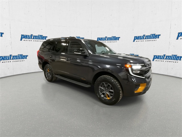 2025 Ford Expedition photo 2