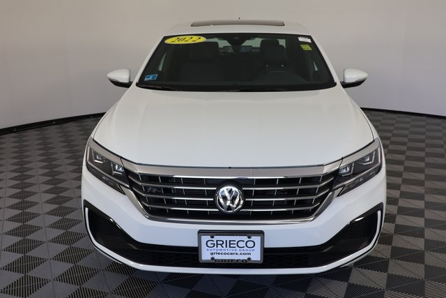 2022 Volkswagen Passat 2.0T R-Line photo 3