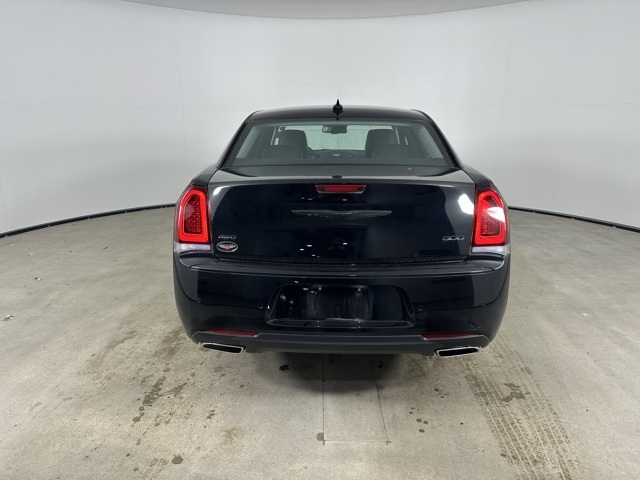 2023 Chrysler 300 Touring L photo 7