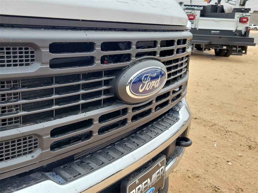 2025 Ford F-350 photo 13