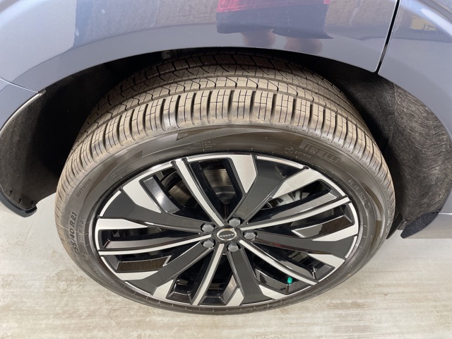 2026 Volvo XC60 Hybrid T8 photo 11