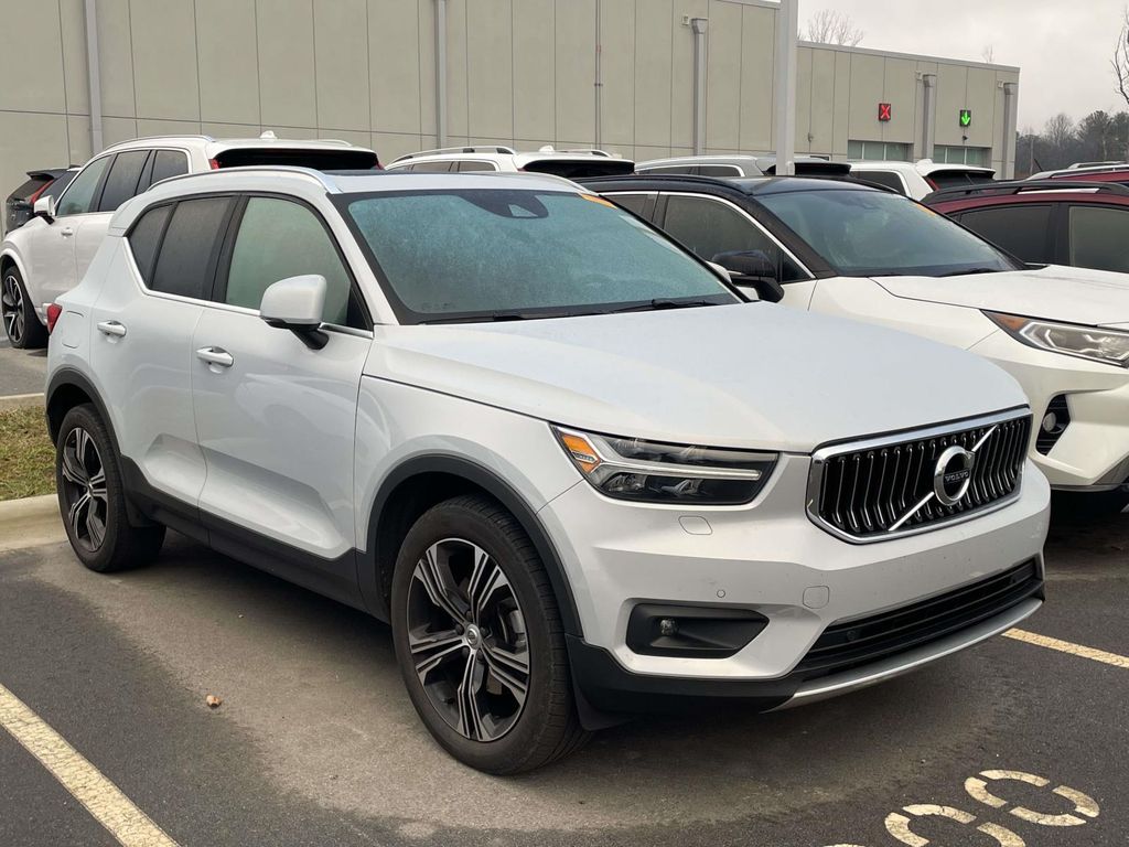 2022 Volvo XC40 Inscription's photo