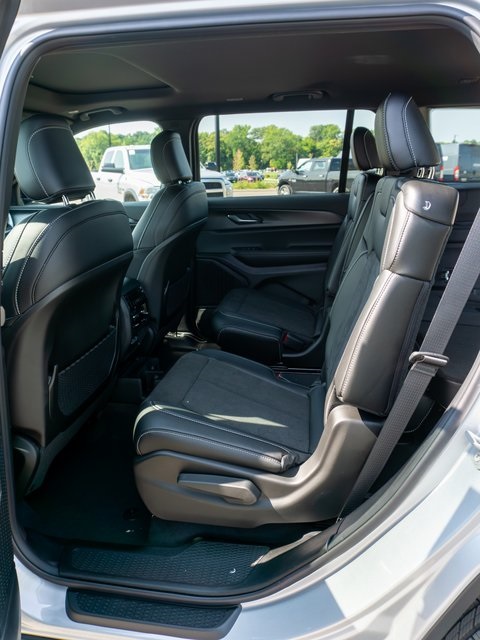 2025 Jeep Grand Cherokee Altitude X photo 8