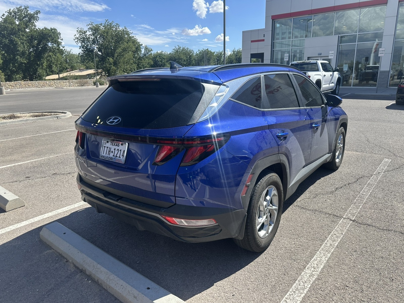 Used 2024 Blue Hyundai SEL image 7