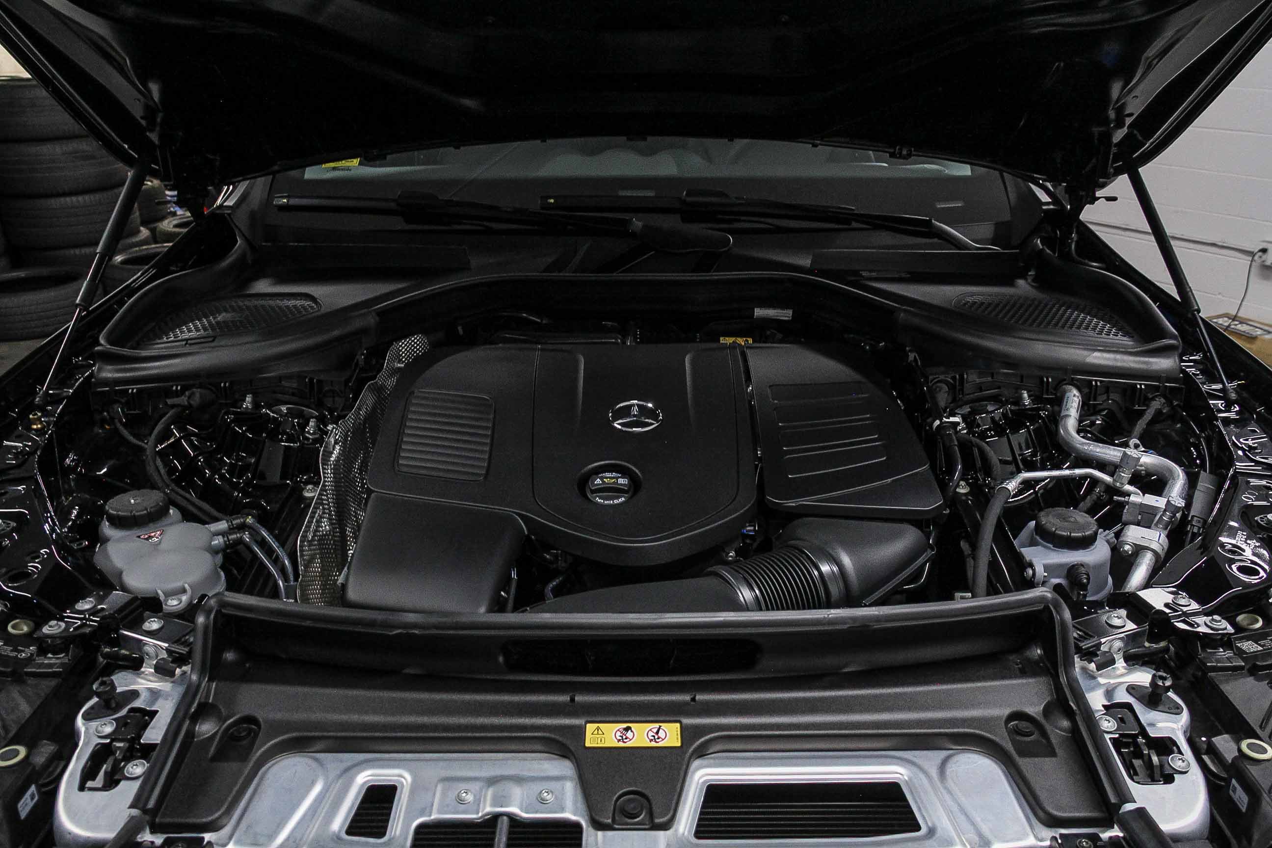 2025 Mercedes Benz GLC 300 photo 25