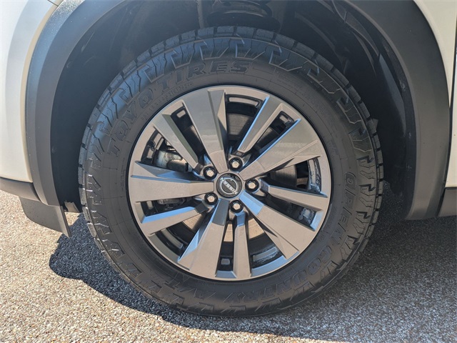 2022 Nissan Pathfinder SV photo 9