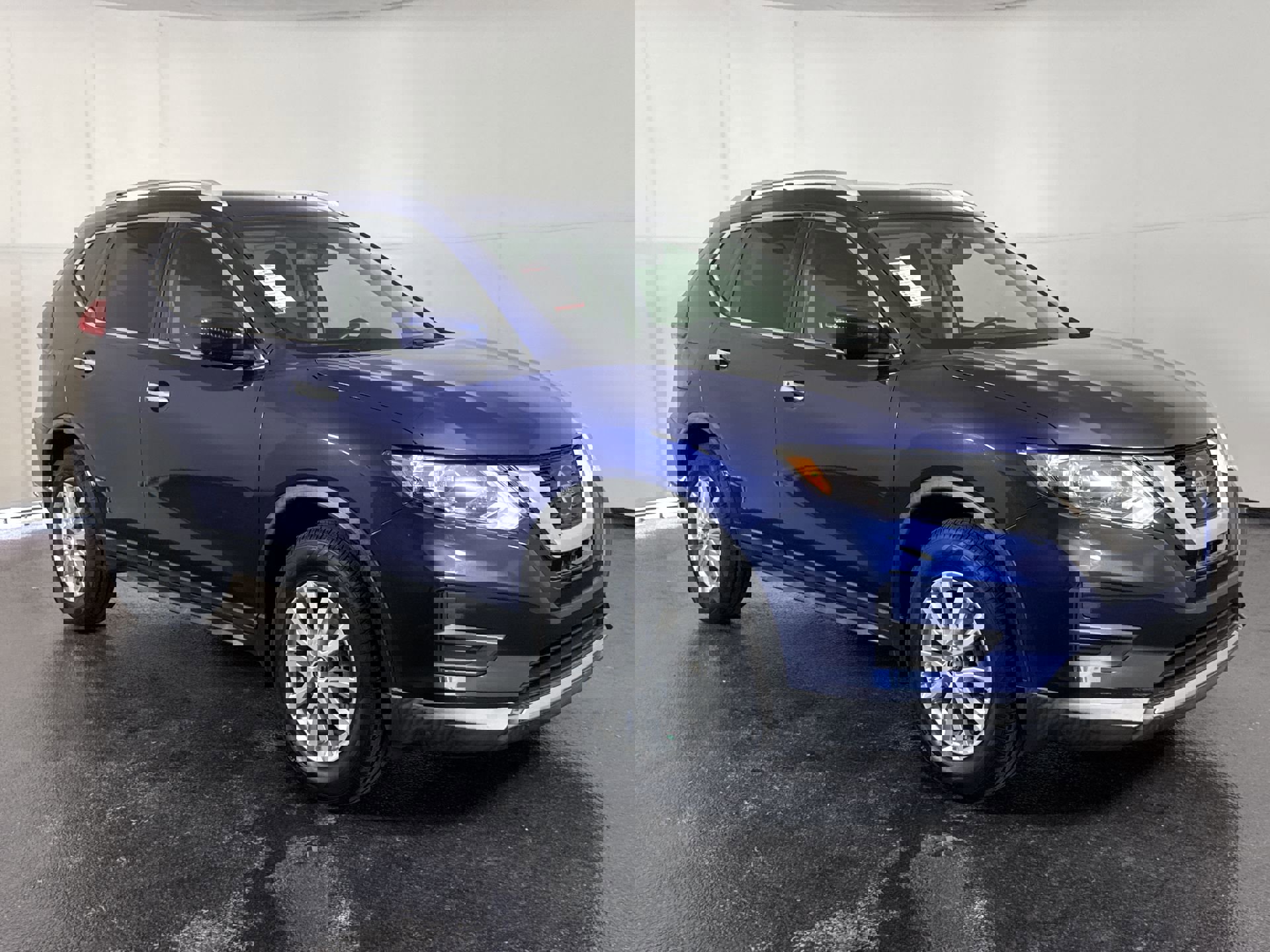 2017 Nissan Rogue SV photo 2