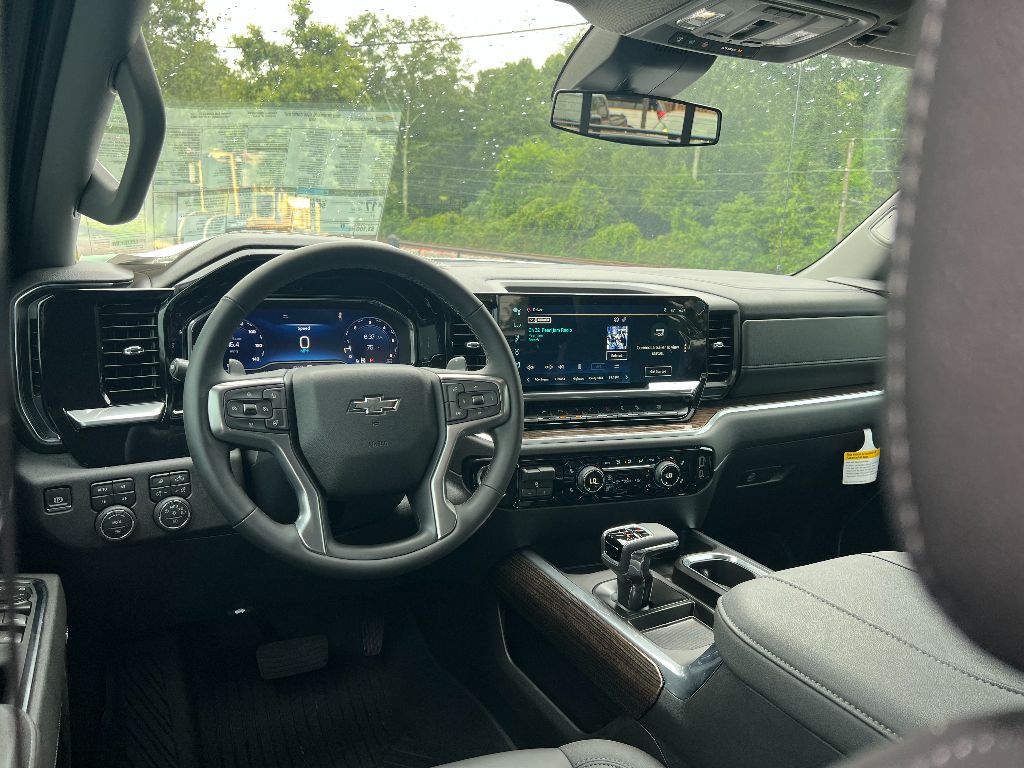 2025 Chevrolet Silverado 1500 RST photo 12