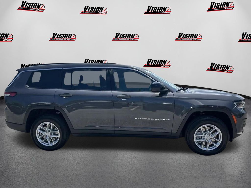2025 Jeep Grand Cherokee Laredo photo 4