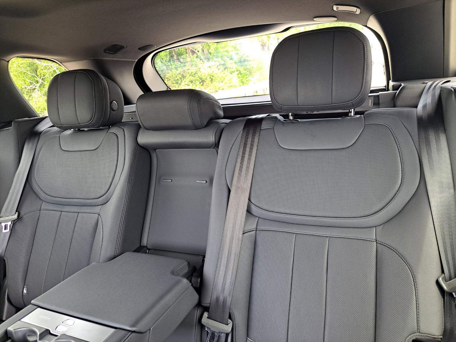 2025 Land Rover Range Rover Sport SE photo 16