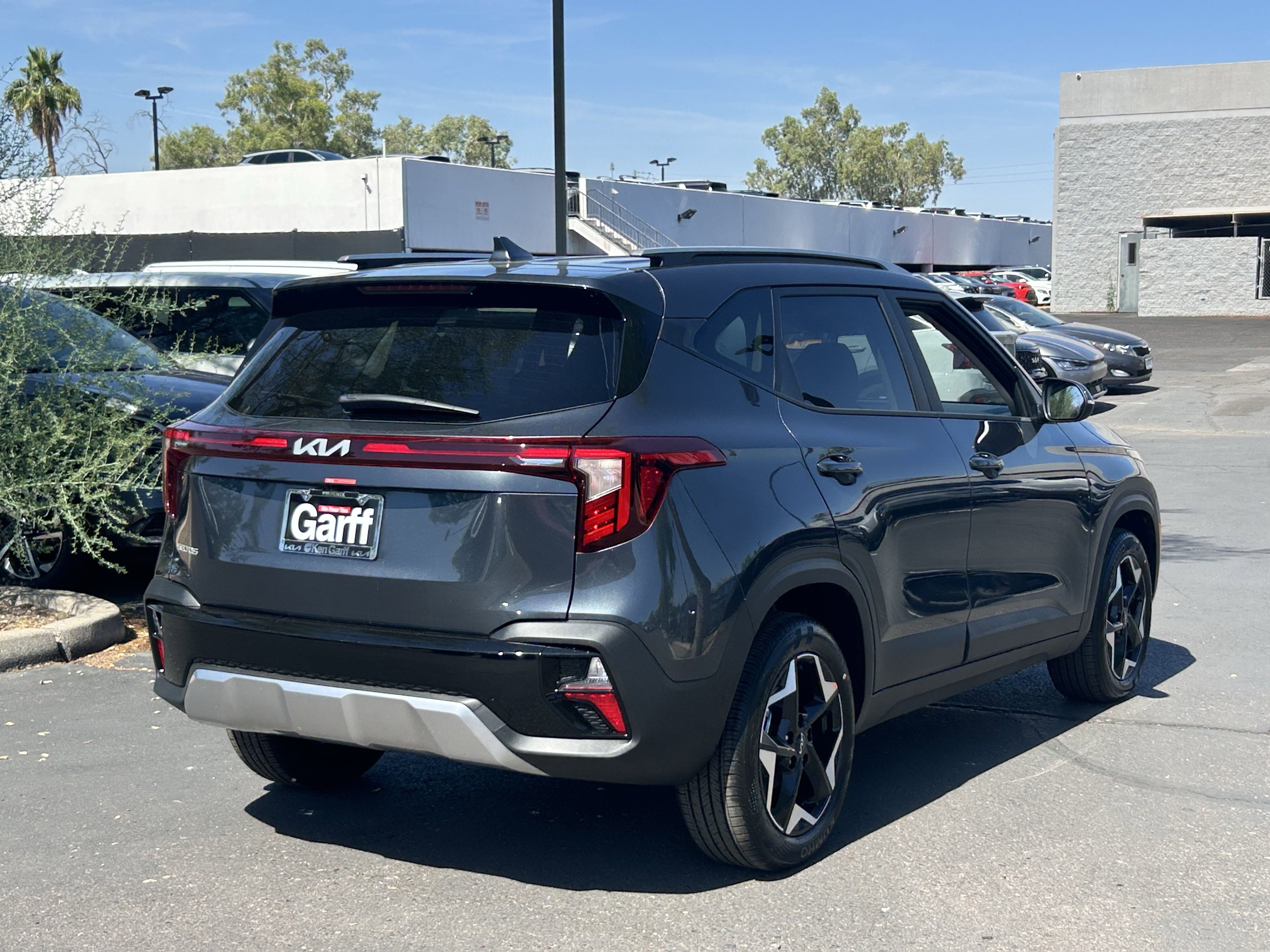2025 Kia Seltos S photo 2