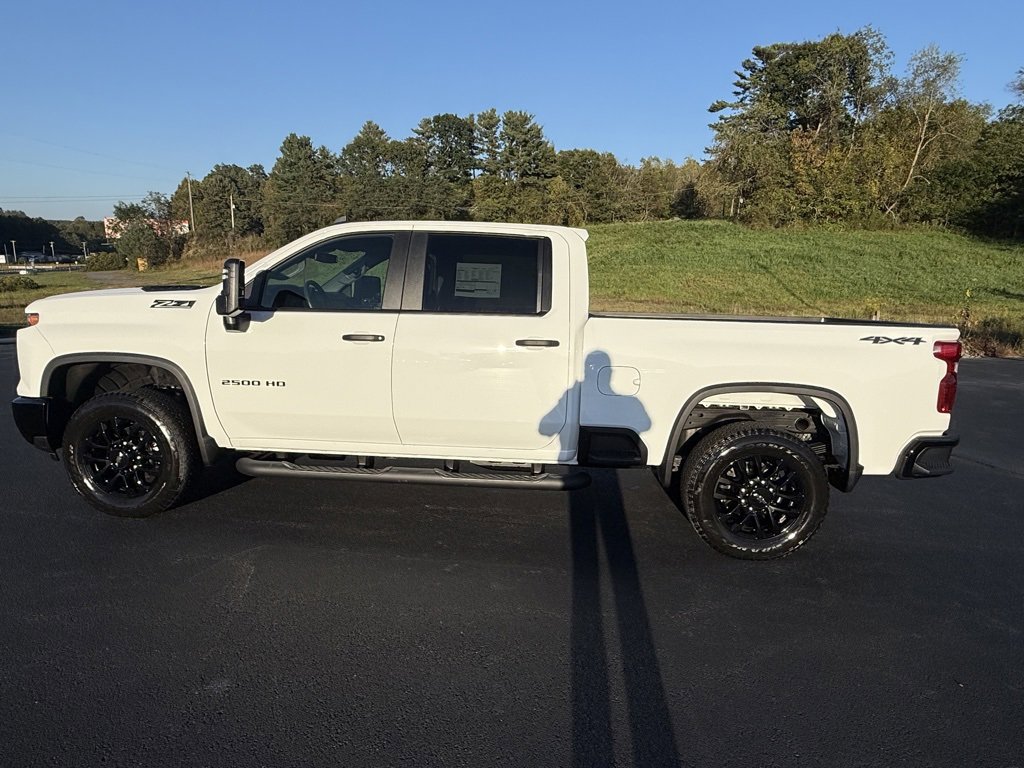 2025 Chevrolet Silverado Custom photo 6