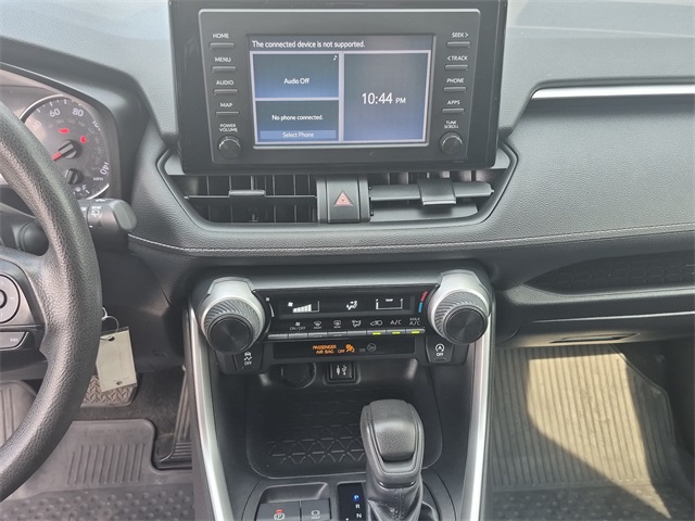 2019 Toyota RAV4 LE photo 16